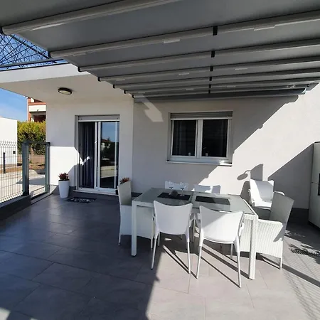 Two Bedroom With Terrace Kaštela