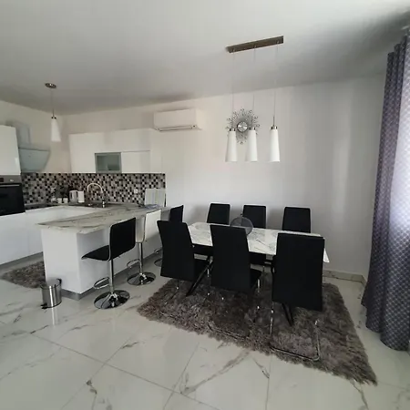 Two Bedroom With Terrace Διαμέρισμα Kaštela